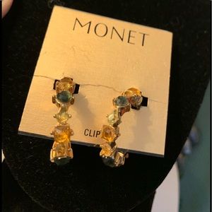 NEW ON CARD MONET CLIP GREEN&GOLD STONES- NICE